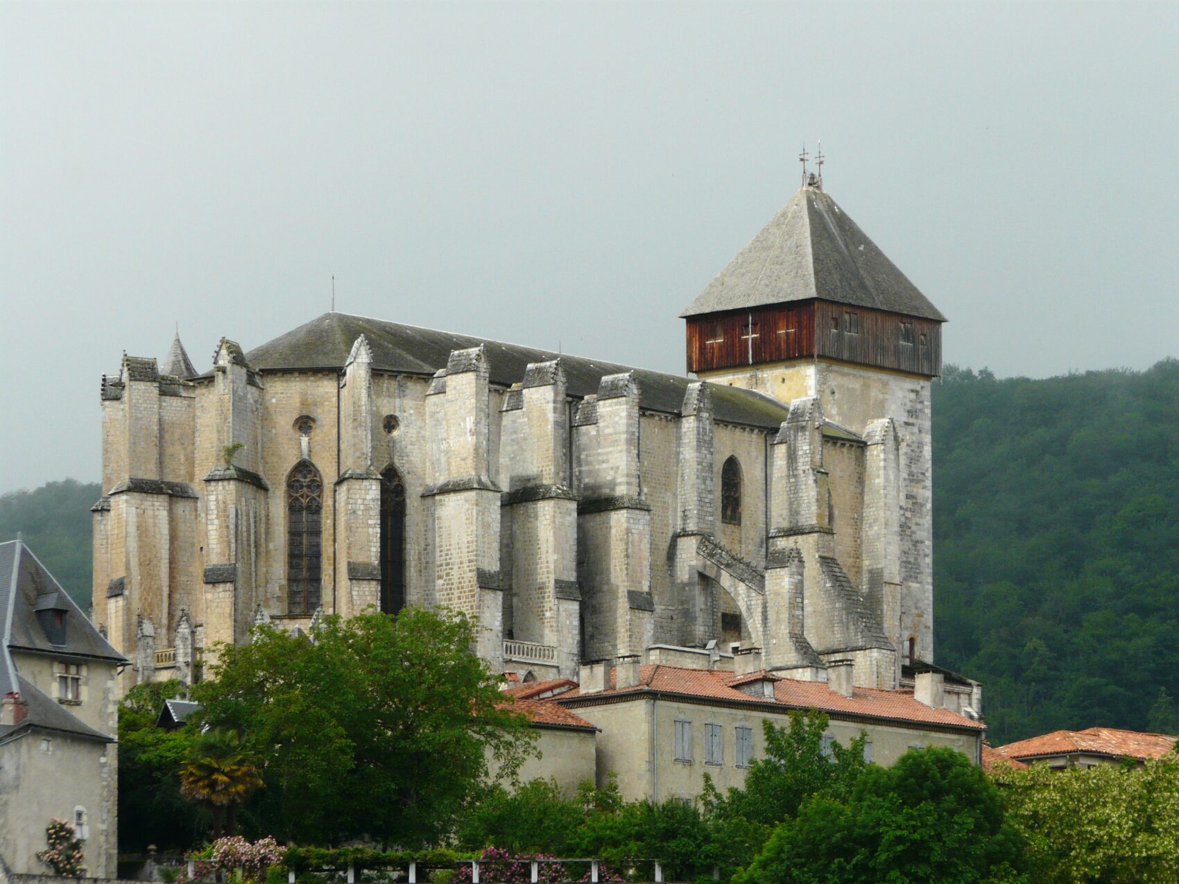 Cathédrale de Saint-Bertrand-de-Comminges, au bout de la Via Garona